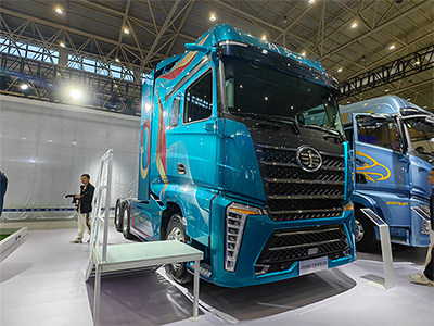 J7創領自主燃電牽引車