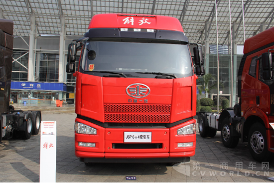 解放J6P 6×4牽引車，搭載錫柴13L 500馬力發(fā)動機.png