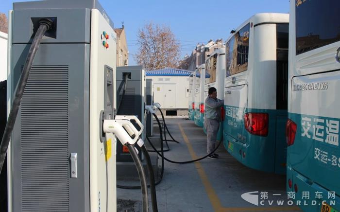 充電中的海格純電動巴士.jpg 充電中的海格純電動巴士.jpg