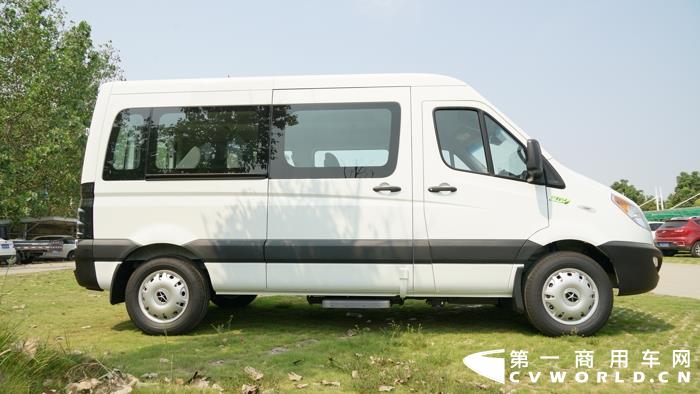 【第一商用車網(wǎng) 原創(chuàng)】9月22日，由江淮星銳歷時一年多打造的全新6座/9座長軸短懸車型，將在蘇州攜手上市。