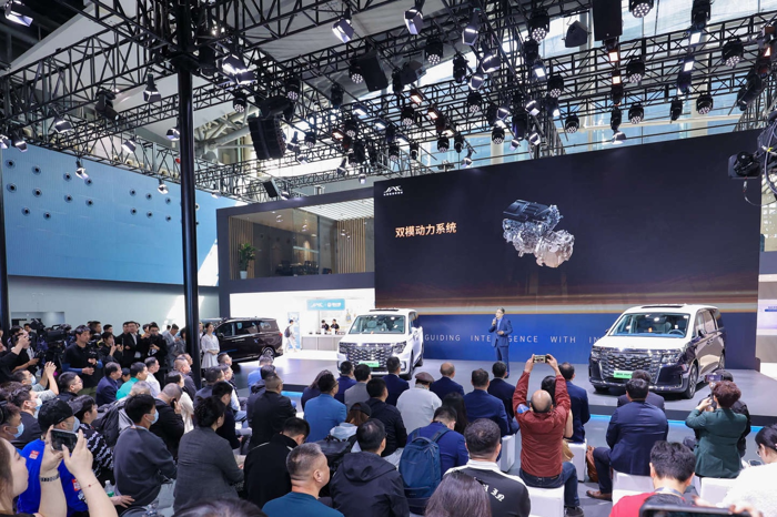 江淮瑞風(fēng)RF8廣州車(chē)展開(kāi)啟預(yù)售8.png