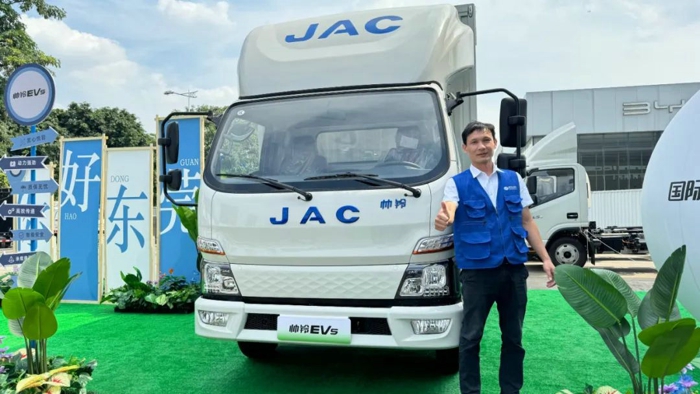 純電輕卡升級(jí)1號(hào)車帥鈴EV5全球上市3.jpg