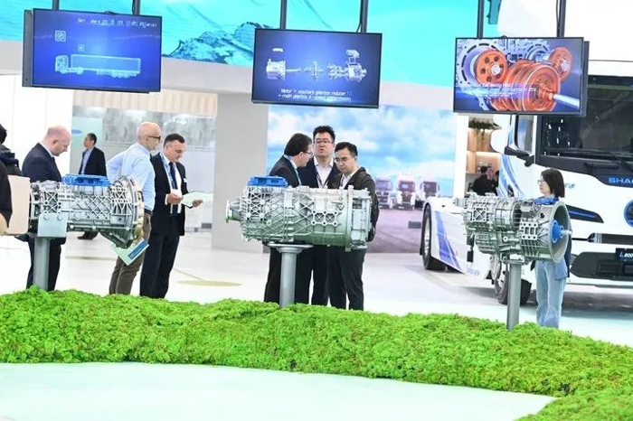 9月17日，全球規模最大、最具影響力的商用車博覽會——2024德國漢諾威國際商用車展（IAA）正式開幕。山東重工旗下濰柴集團、中國重汽、陜重汽、法士特、漢德車橋、中通客車、亞星客車等權屬公司攜全鏈最新綠色智能產品重磅亮相展會。山東重工集團黨委副書記、總經理王志堅帶隊巡展，并參加新品發布會