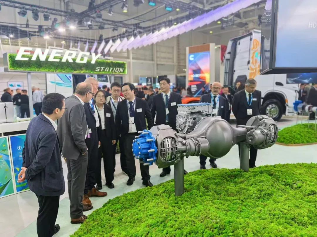 9月17日，全球規模最大、最具影響力的商用車博覽會——2024德國漢諾威國際商用車展（IAA）正式開幕。山東重工旗下濰柴集團、中國重汽、陜重汽、法士特、漢德車橋、中通客車、亞星客車等權屬公司攜全鏈最新綠色智能產品重磅亮相展會。山東重工集團黨委副書記、總經理王志堅帶隊巡展，并參加新品發布會