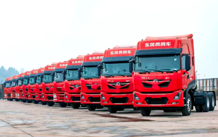 東風(fēng)天龍KL龍擎動(dòng)力牽引車(chē).png