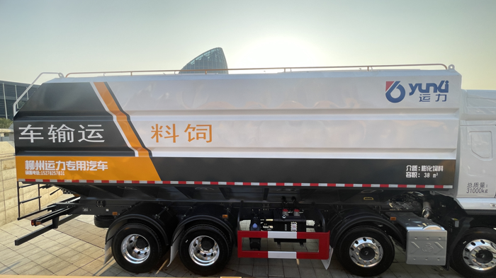乘龍H5散裝飼料運(yùn)輸車為何能成行業(yè)銷冠？3.png