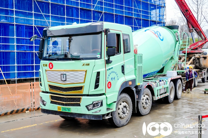 遠(yuǎn)程醇?xì)潆妱?dòng)攪拌車.JPG