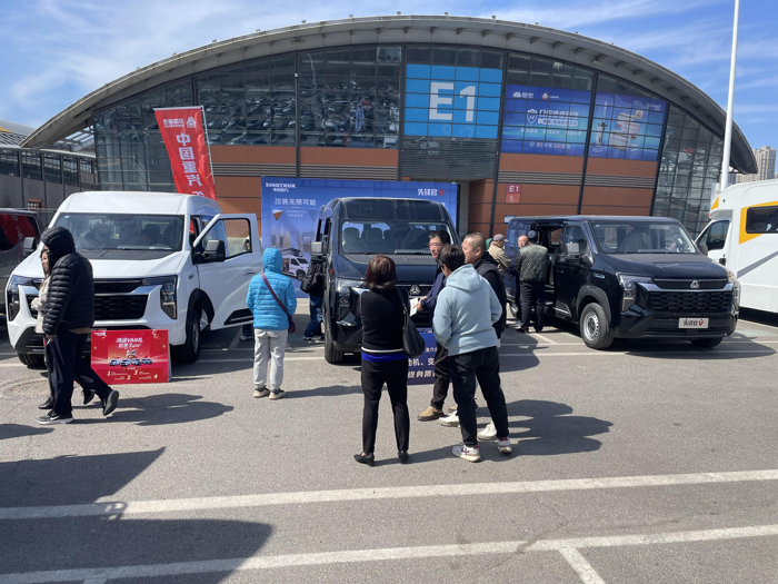 中國重汽輕型汽車強勢登陸三大房車展，演繹移動生活新風尚2.png