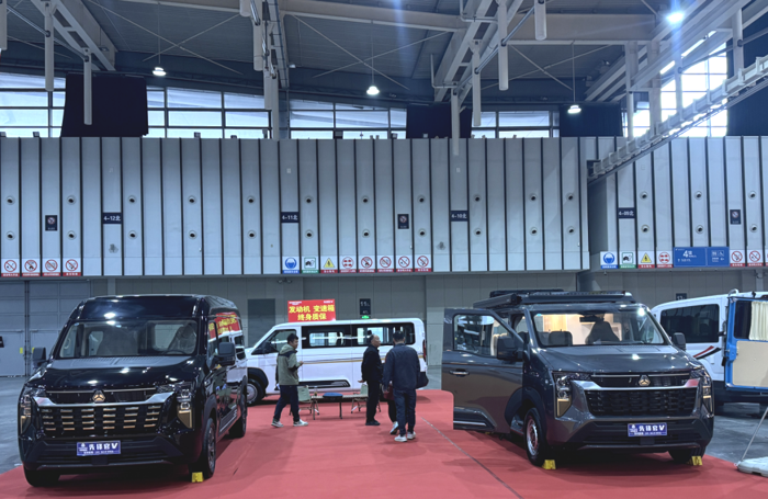 中國重汽輕型汽車強勢登陸三大房車展，演繹移動生活新風尚4.png