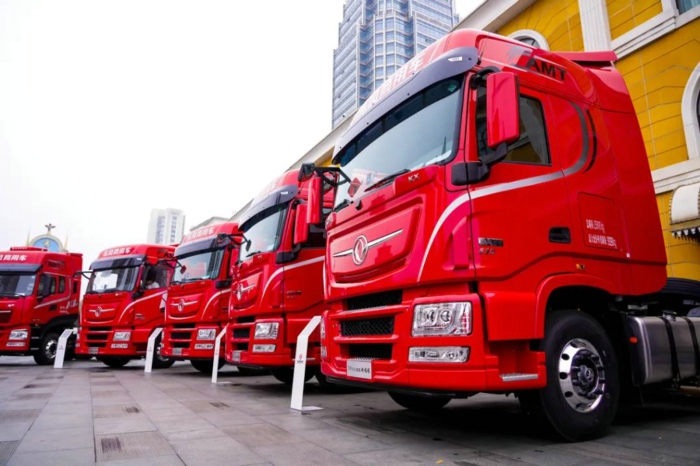 東風(fēng)天龍KX牽引車.jpg