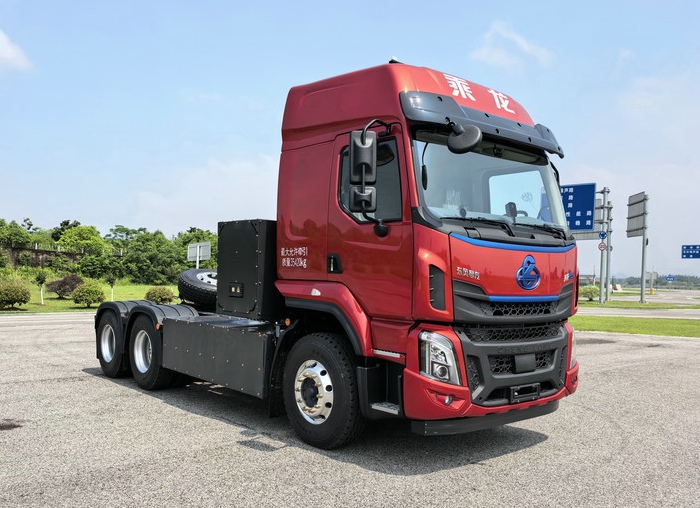 乘龍純電動(dòng)半掛牽引車.jpg