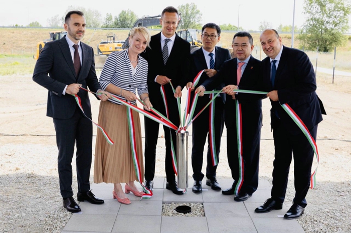 比亞迪匈牙利商用車(chē)工廠擴(kuò)建奠基，歐洲布局再加速.jpg