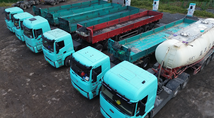 他憑啥能讓車?yán)习鍌儞屬徚阋浑妱又乜ǎ?.png