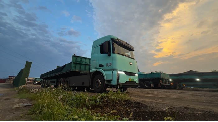 他憑啥能讓車?yán)习鍌儞屬徚阋浑妱又乜ǎ?.png