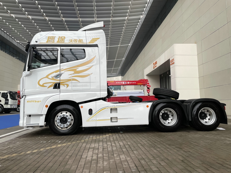 解放鷹途頭等艙牽引車，620馬力